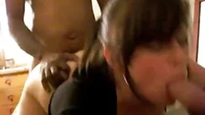 نوجوان masseuse کرتا ہے اس کے ٹیٹو busty ماں اس کی پہلی کلائنٹ
