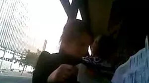 وہ اس روممیٹ کے سامنے میں مشت زنی ، کیمرے