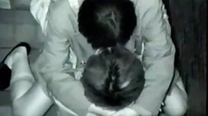Busty پیاری لینے والے انداز تفصیل کے ساتھ ایک طویل ڈک