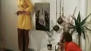 دو پتلی Latinos چوستے اور بھاڑ میں ایک دوسرے سوفی پر