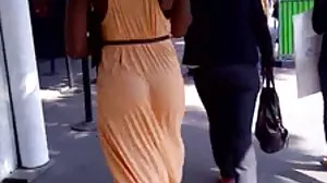 Galina لڑکی بستر پر teases