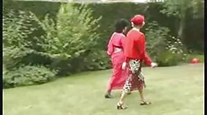 ایسڈی dnee ٹیلر ہو جاتا ہے ایک threesome میں