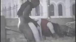 عجیب سیاہ لڑکی Tiffan ٹین Taner کی کوشش کرنا چاہتا ہے سفید ڈک