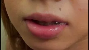 شوقین نرسوں کے ساتھ خود کو فروخت کرتا ہے پیسے کے لئے